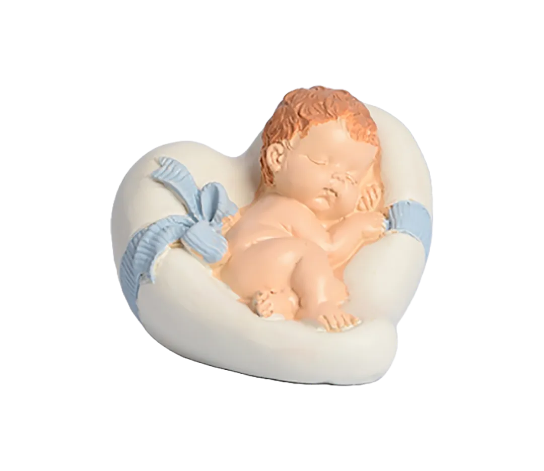 Bébé garçon dans un coeur
